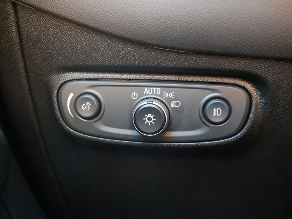 Used 2021 Chevrolet Equinox Premier image 18