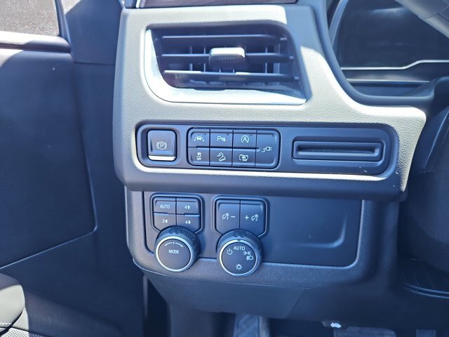 Used 2022 Chevrolet Suburban Z71 w/ Luxury Package AWD/4WD image 15