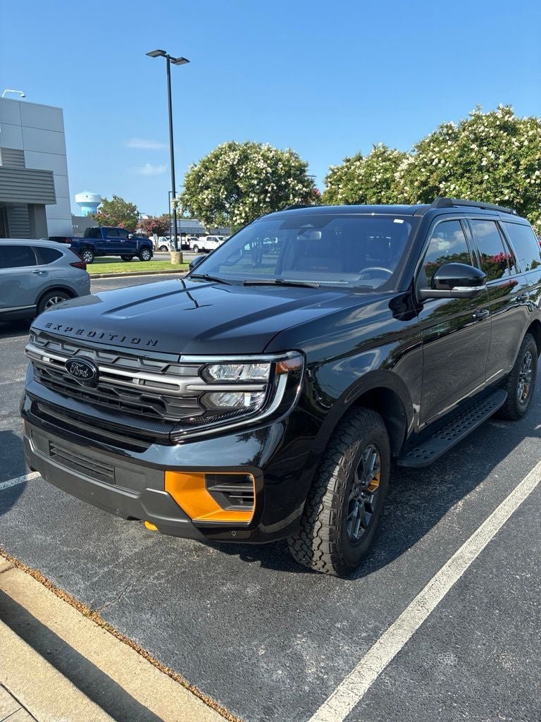 Certified 2025 Ford Expedition Tremor AWD/4WD image 2