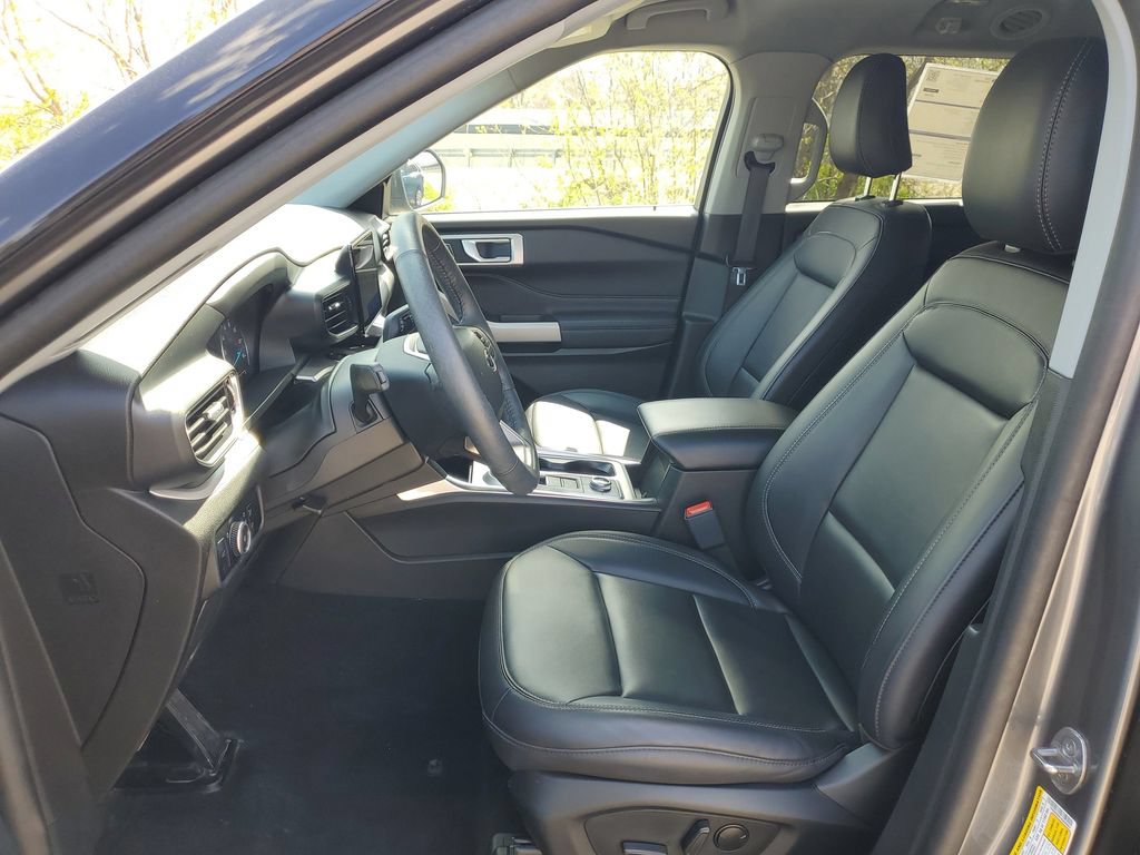 Certified 2024 Ford Explorer XLT w/ Equipment Group 202A AWD/4WD image 12