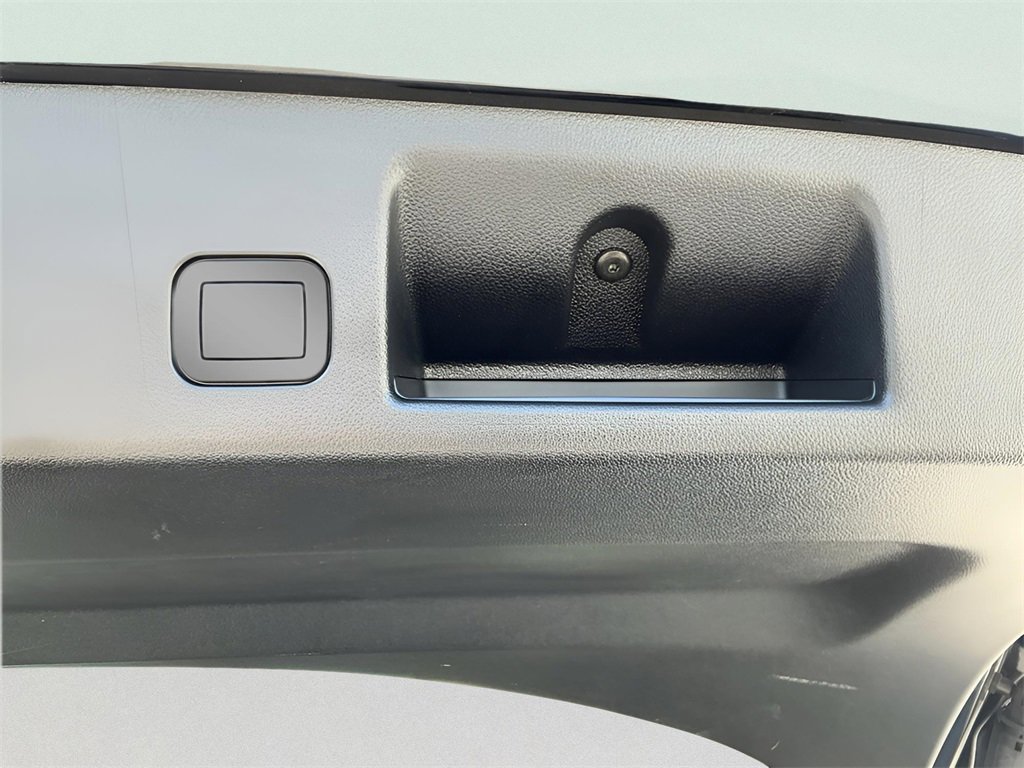 Used 2025 Chevrolet Equinox EV LT image 23