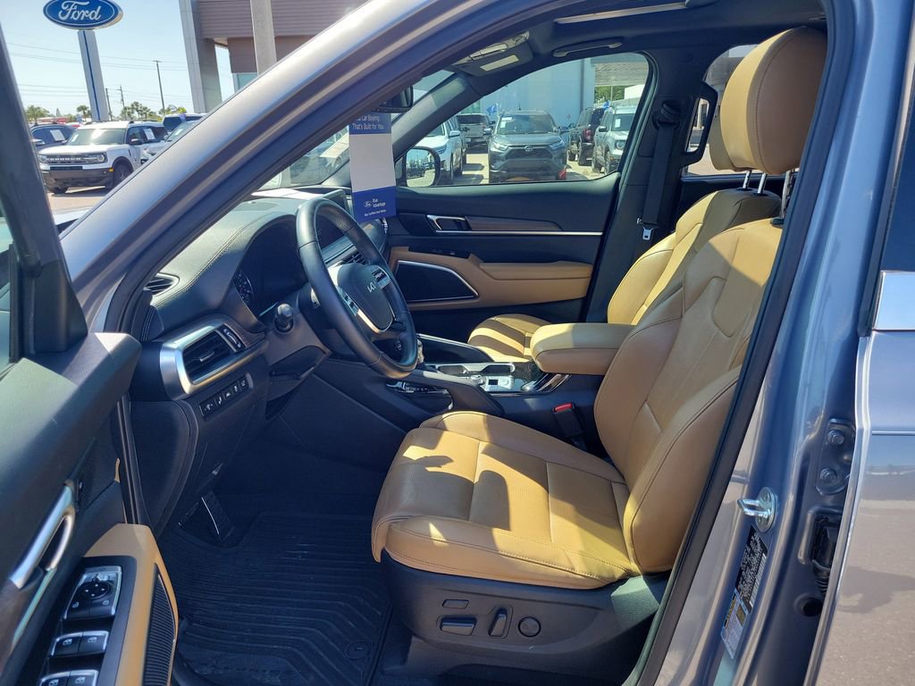 Used 2022 Kia Telluride SX w/ Towing Package FWD image 19