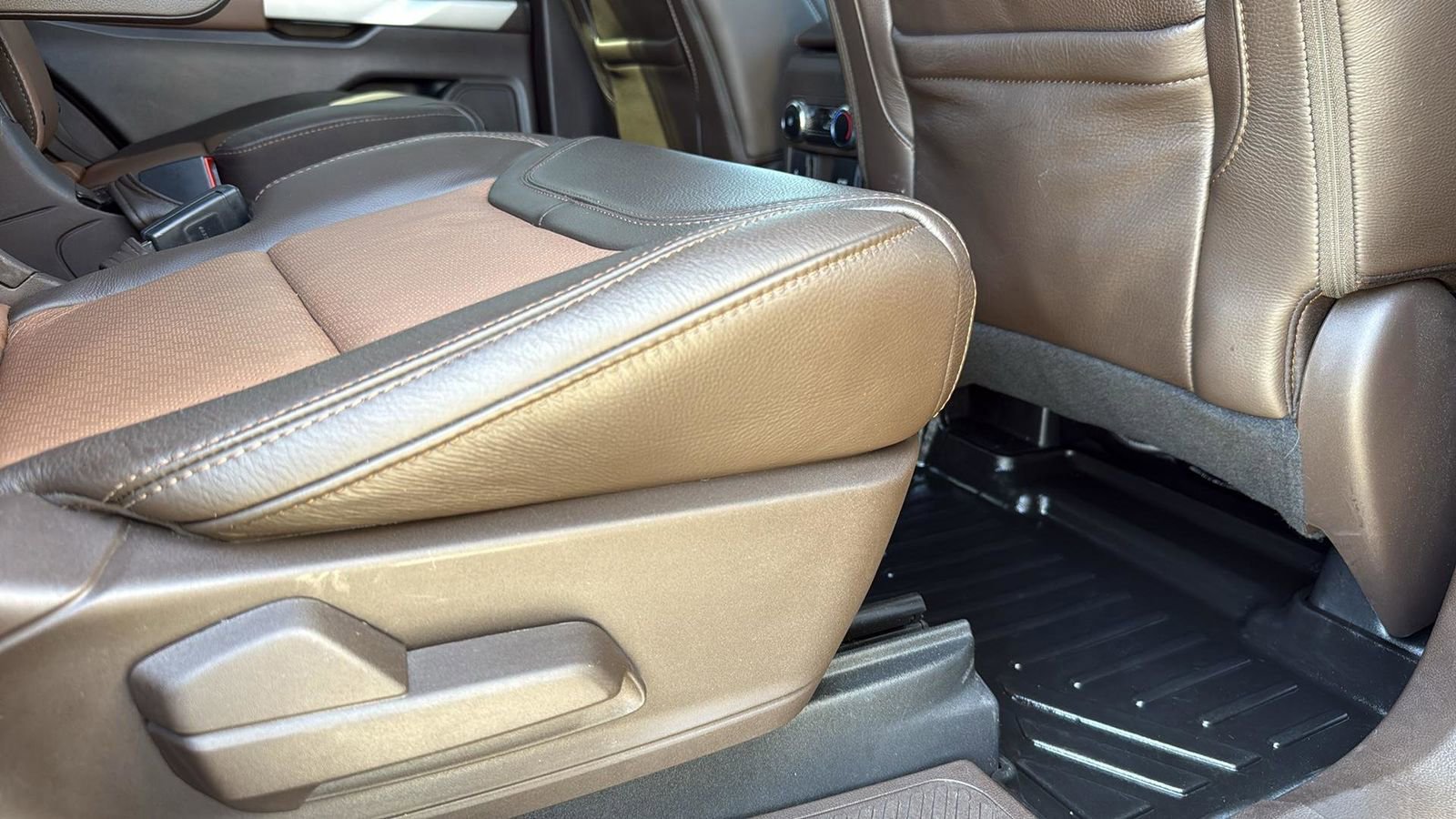 Certified 2022 Ford Explorer King Ranch w/ Premium Technology Package image 27