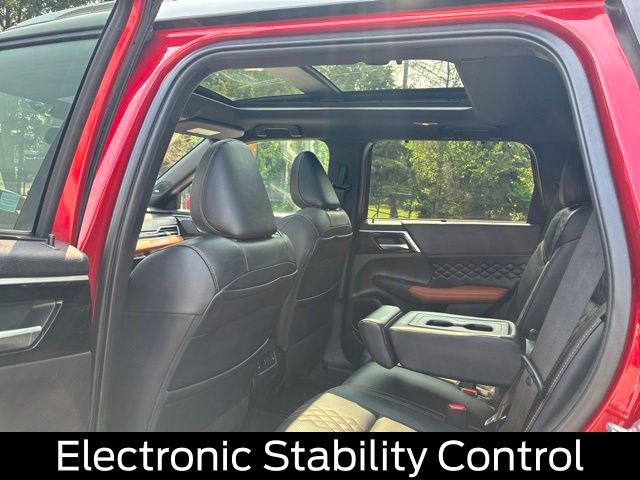 Used 2024 Mitsubishi Outlander SEL AWD/4WD image 24