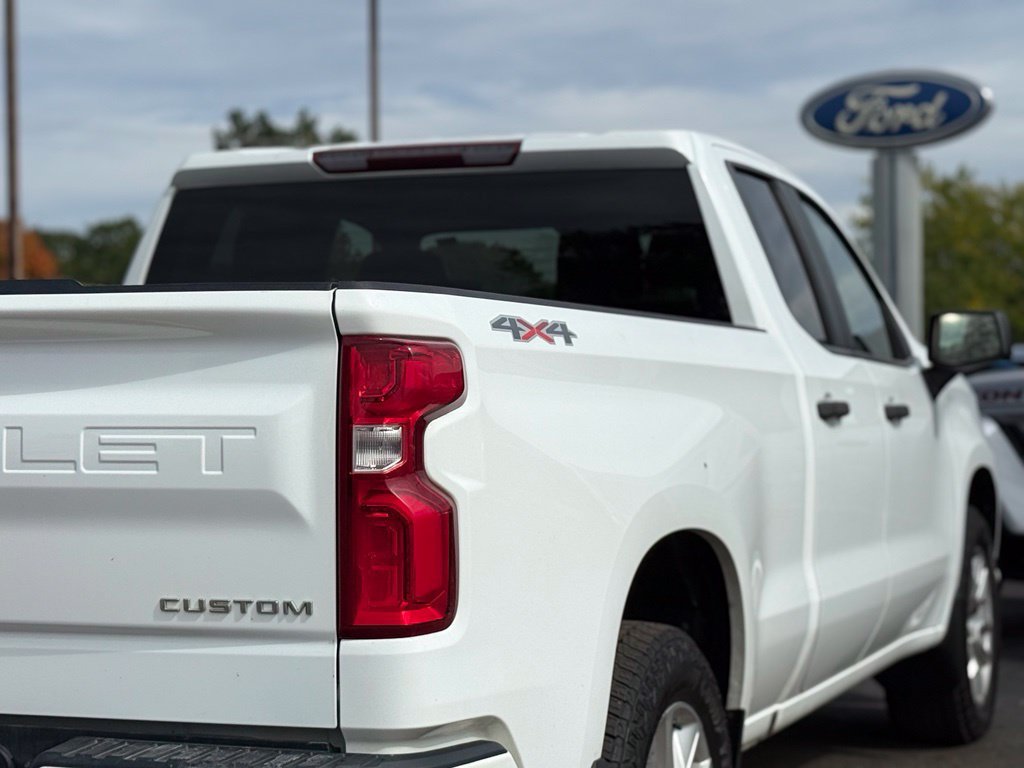 Used 2020 Chevrolet Silverado 1500 Custom w/ Custom Value Package AWD/4WD image 27