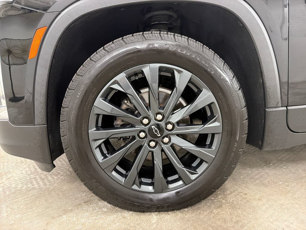 Used 2023 Chevrolet Traverse RS FWD image 13