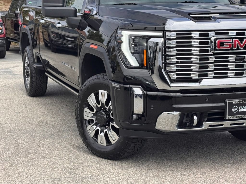 Used 2025 GMC Sierra 3500 Denali w/ Denali Reserve Package AWD/4WD image 4