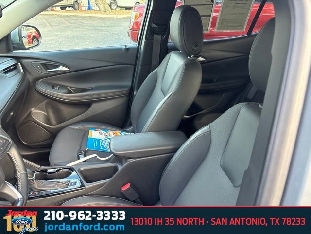 Used 2025 Buick Encore GX Preferred FWD image 12