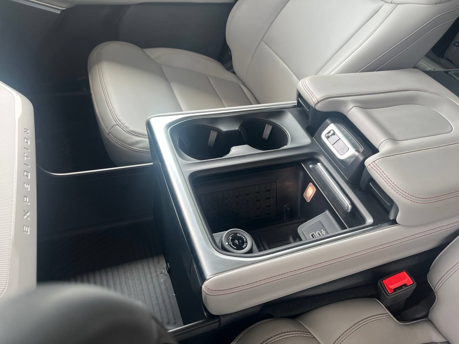 Certified 2025 Ford Expedition Active AWD/4WD image 27