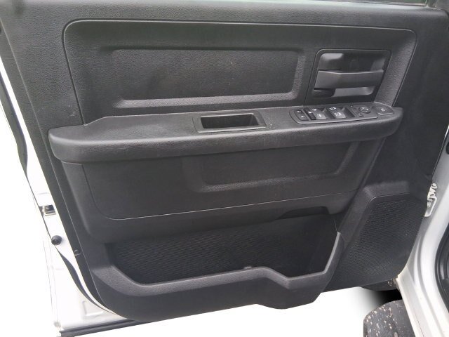 Used 2024 RAM 2500 Tradesman w/ Chrome Appearance Group AWD/4WD image 9