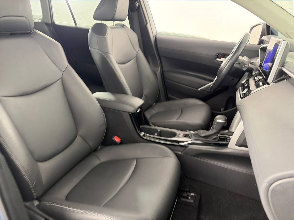 Used 2023 Toyota Corolla Cross XLE w/ Convenience Package AWD/4WD image 30