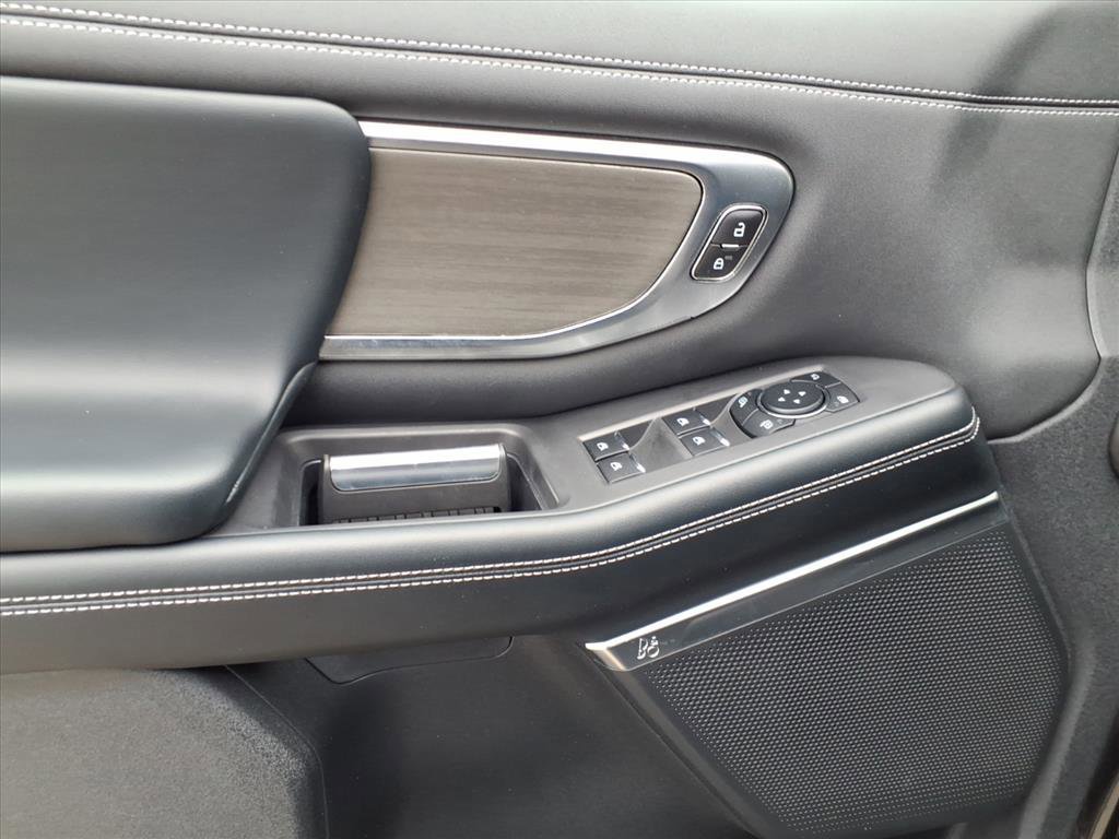 Certified 2025 Ford Expedition Platinum w/ Driver's Package image 8