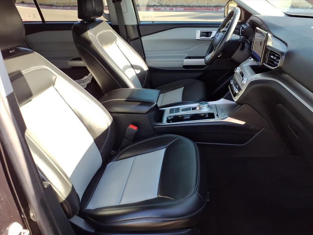 Certified 2024 Ford Explorer XLT w/ Equipment Group 202A image 6
