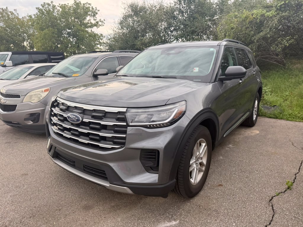 Certified 2025 Ford Explorer Active AWD/4WD image 3