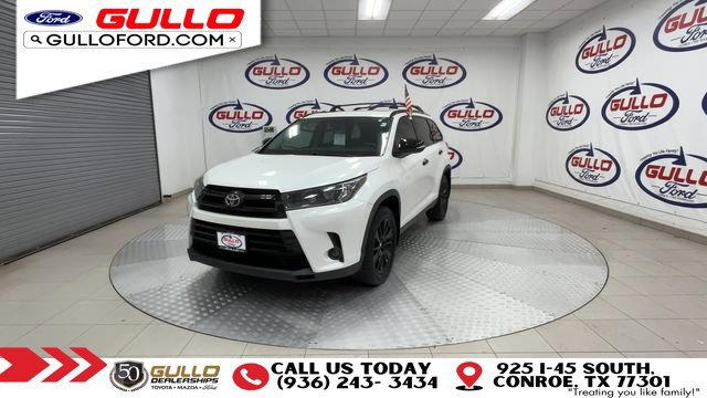 Used 2019 Toyota Highlander SE w/ Nightshade Edition FWD image 5