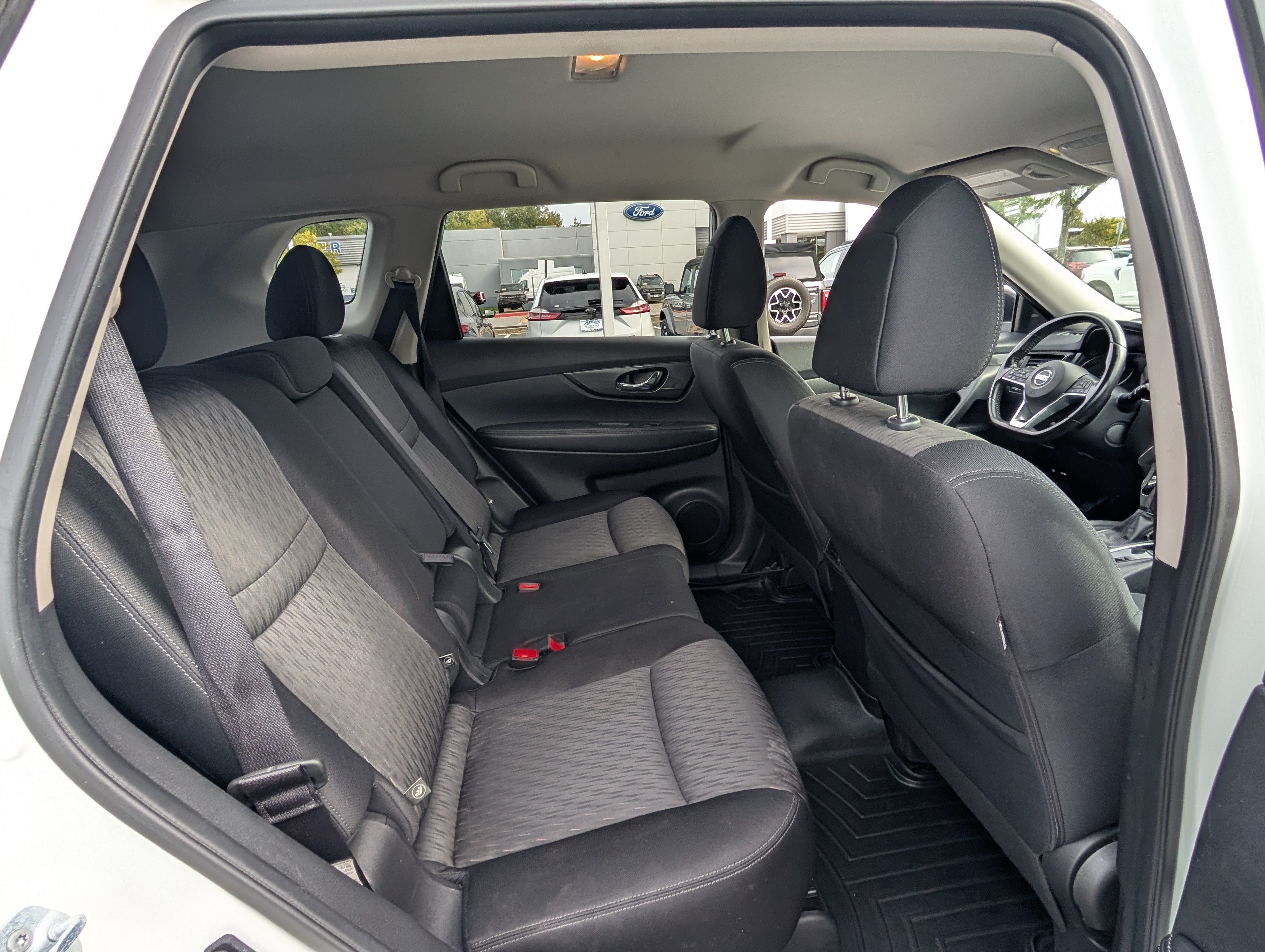 Used 2017 Nissan Rogue SV AWD/4WD image 13