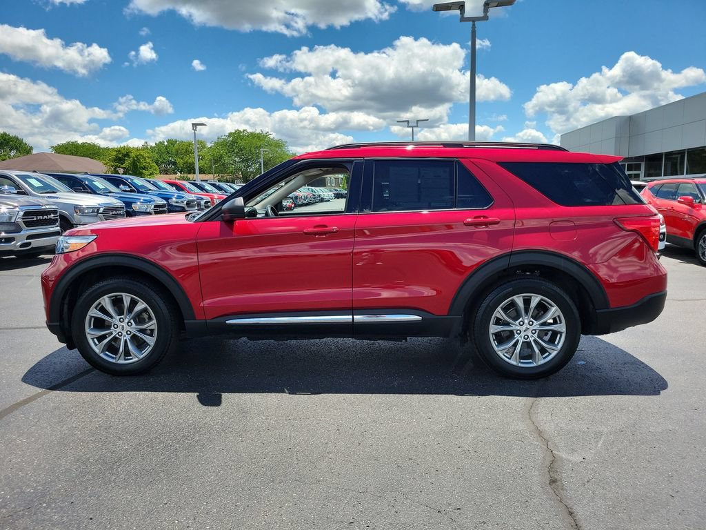 Certified 2022 Ford Explorer XLT w/ Equipment Group 202A AWD/4WD image 7