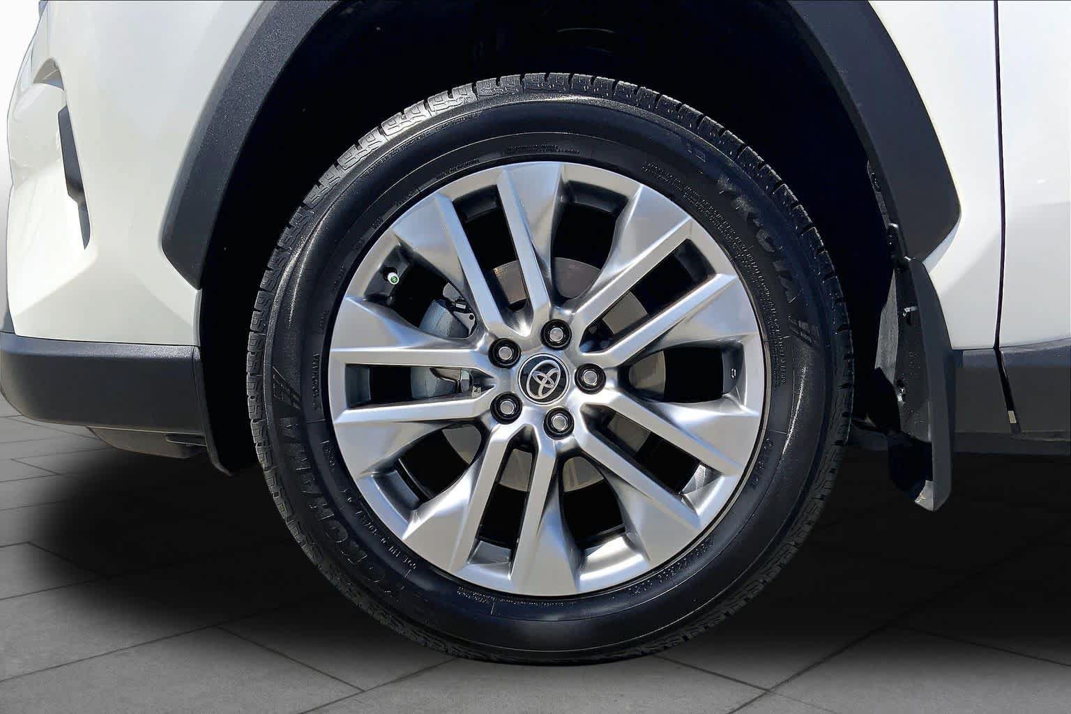 Used 2022 Toyota RAV4 XLE Premium FWD image 11