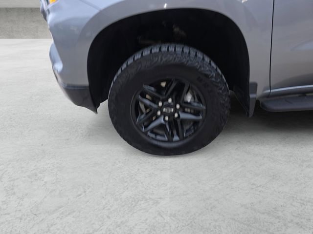 Used 2024 Chevrolet Silverado 1500 Custom Trail Boss w/ Dark Appearance Package AWD/4WD image 23