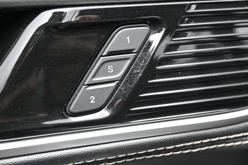 Used 2025 Jeep Wagoneer Series II AWD/4WD image 13