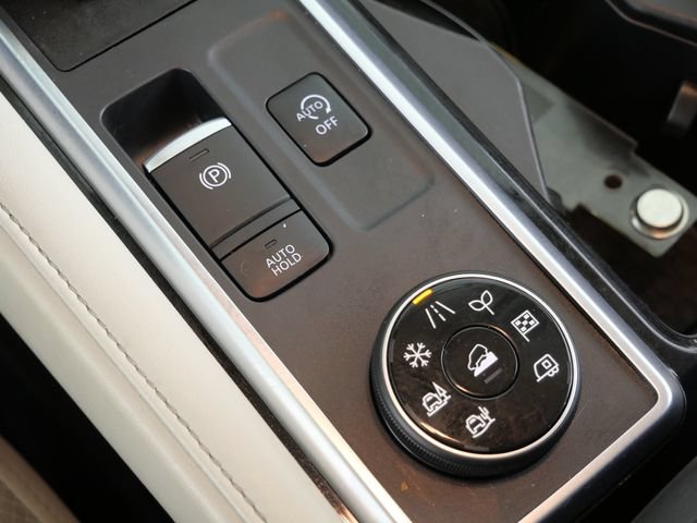 Used 2023 Nissan Pathfinder SL AWD/4WD image 26