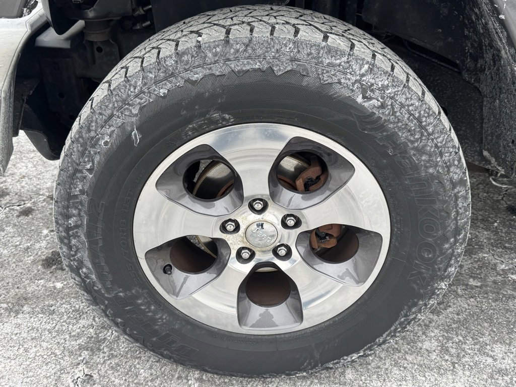 Used 2017 Jeep Wrangler Unlimited Sahara w/ Connectivity Group image 41