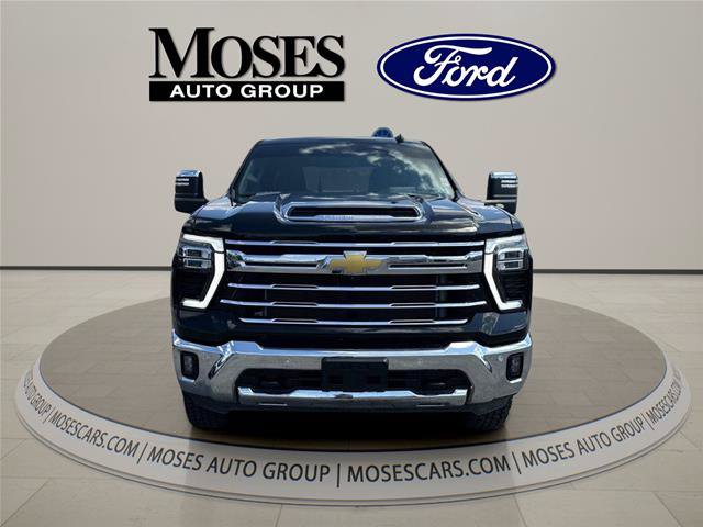 Used 2024 Chevrolet Silverado 2500 LTZ w/ LTZ Convenience Package AWD/4WD image 2