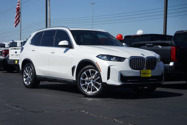 Used 2024 BMW X5 sDrive40i w/ Premium Package RWD image 2