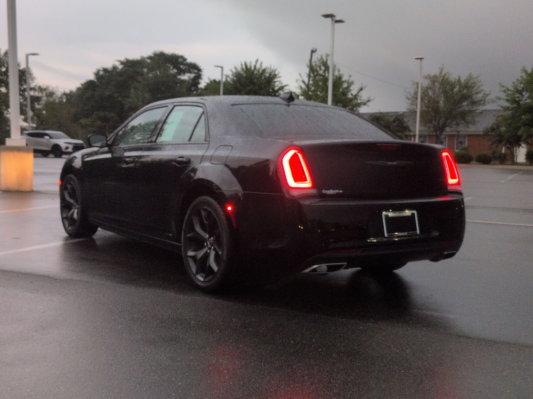 Used 2022 Chrysler 300 Touring w/ Sport Appearance Package RWD image 6