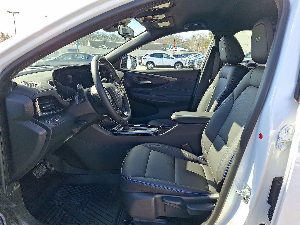 Used 2025 Buick Envista Sport Touring w/ Convenience II Package image 11