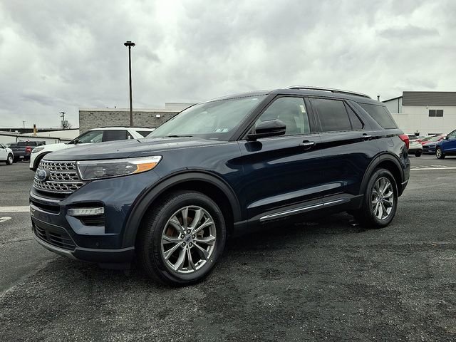 Certified 2022 Ford Explorer Limited w/ Equipment Group 301A image 3