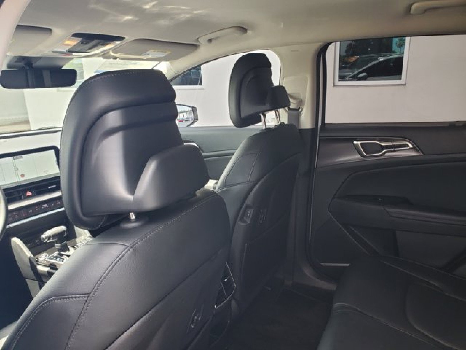 Used 2024 Kia Sportage EX image 28