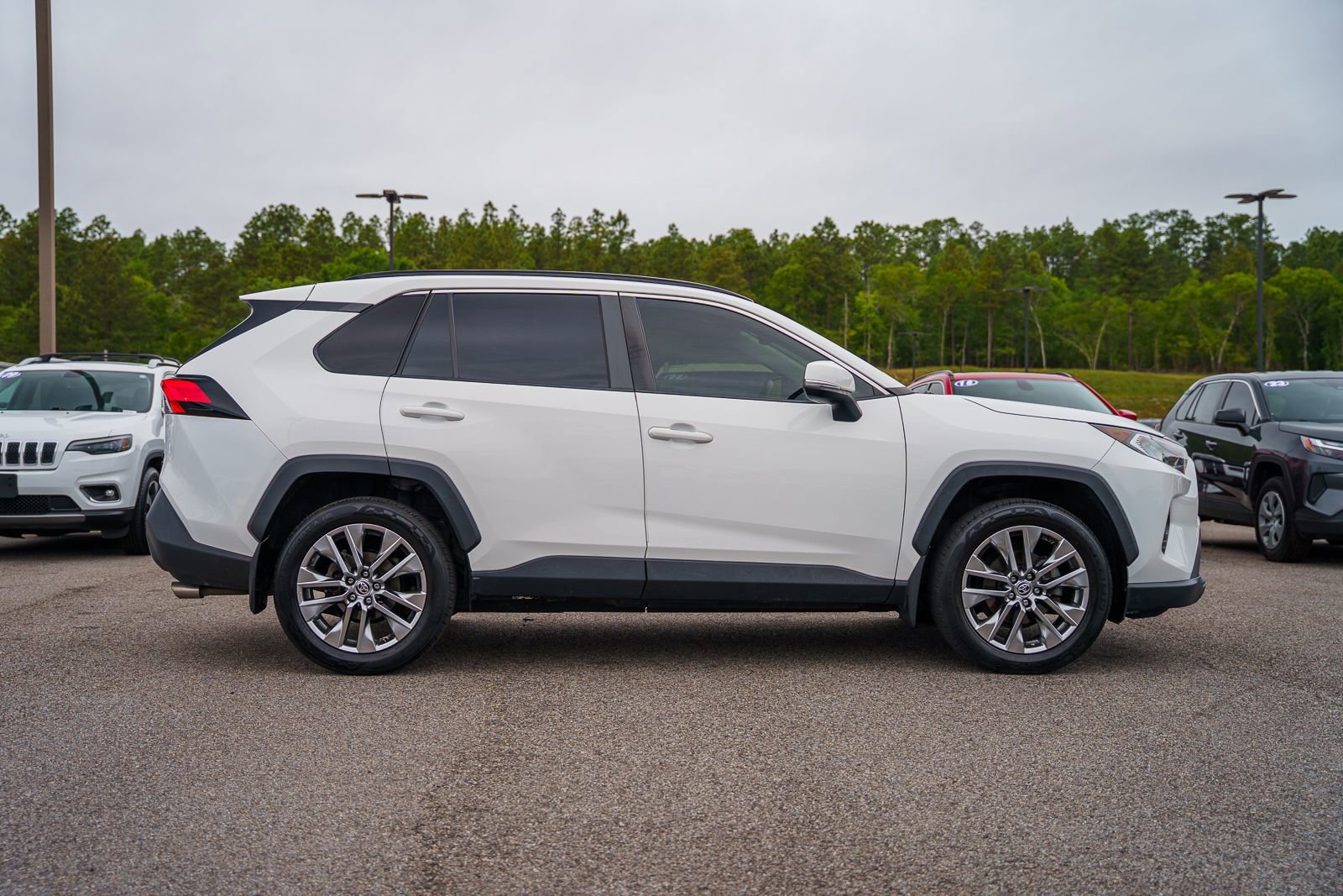 Used 2020 Toyota RAV4 XLE Premium AWD/4WD image 8