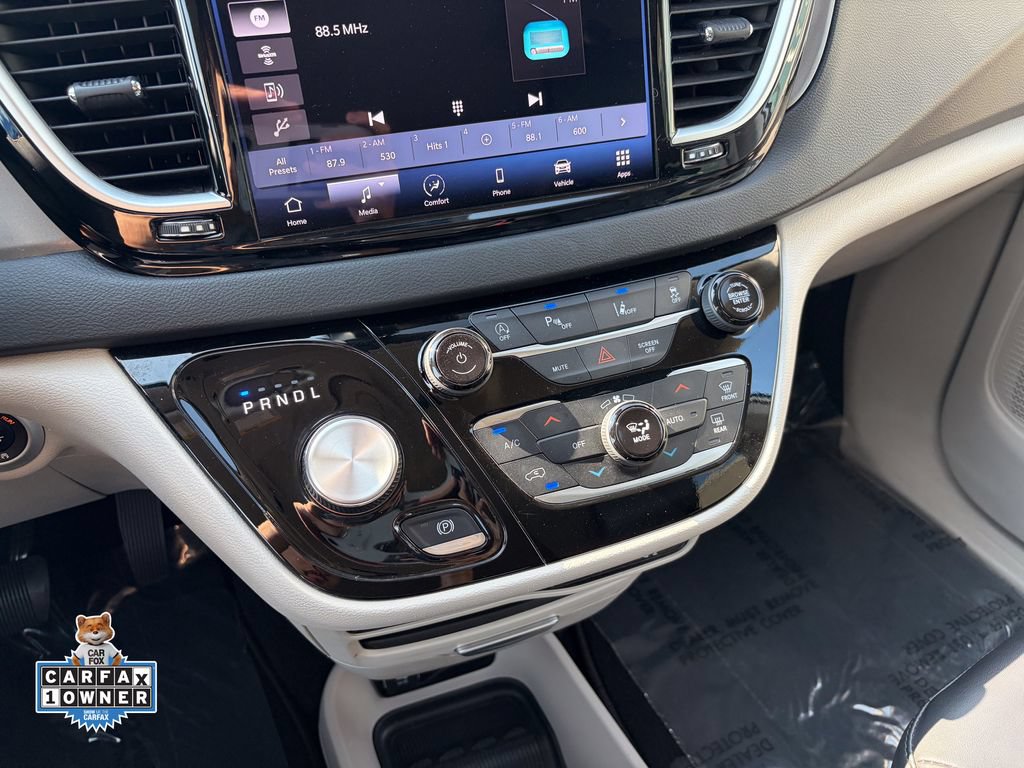 Used 2024 Chrysler Pacifica Touring-L FWD image 24