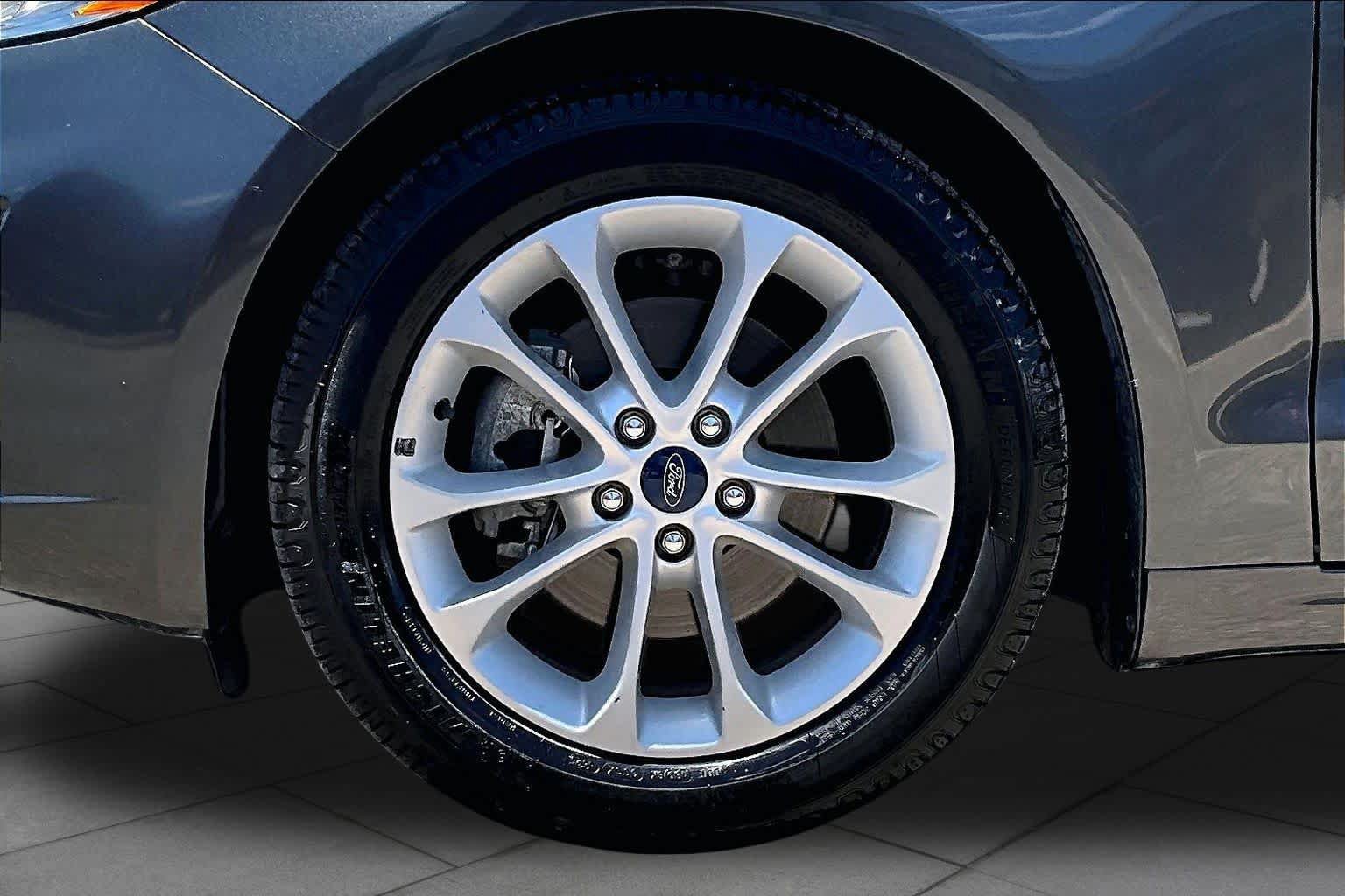 Certified 2019 Ford Fusion SE FWD image 13