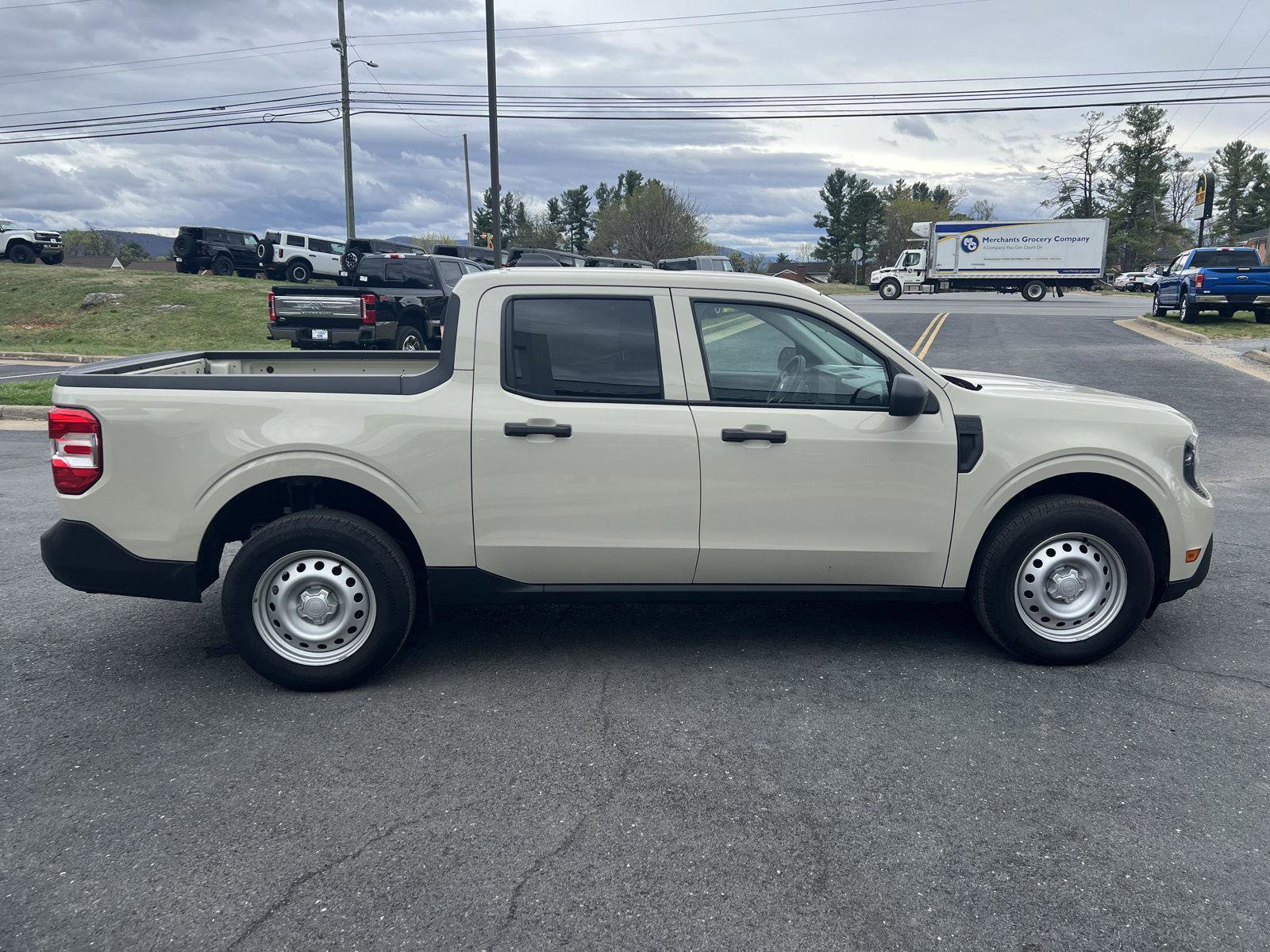 Certified 2025 Ford Maverick XL w/ Equipment Group 101A AWD/4WD image 6