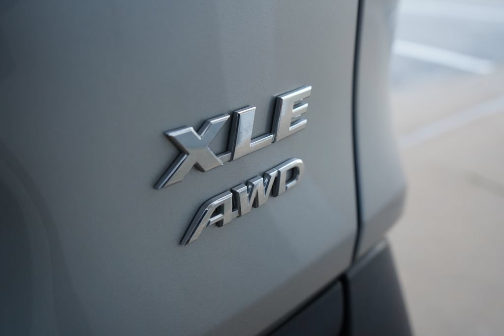 Used 2025 Toyota RAV4 XLE AWD/4WD image 7