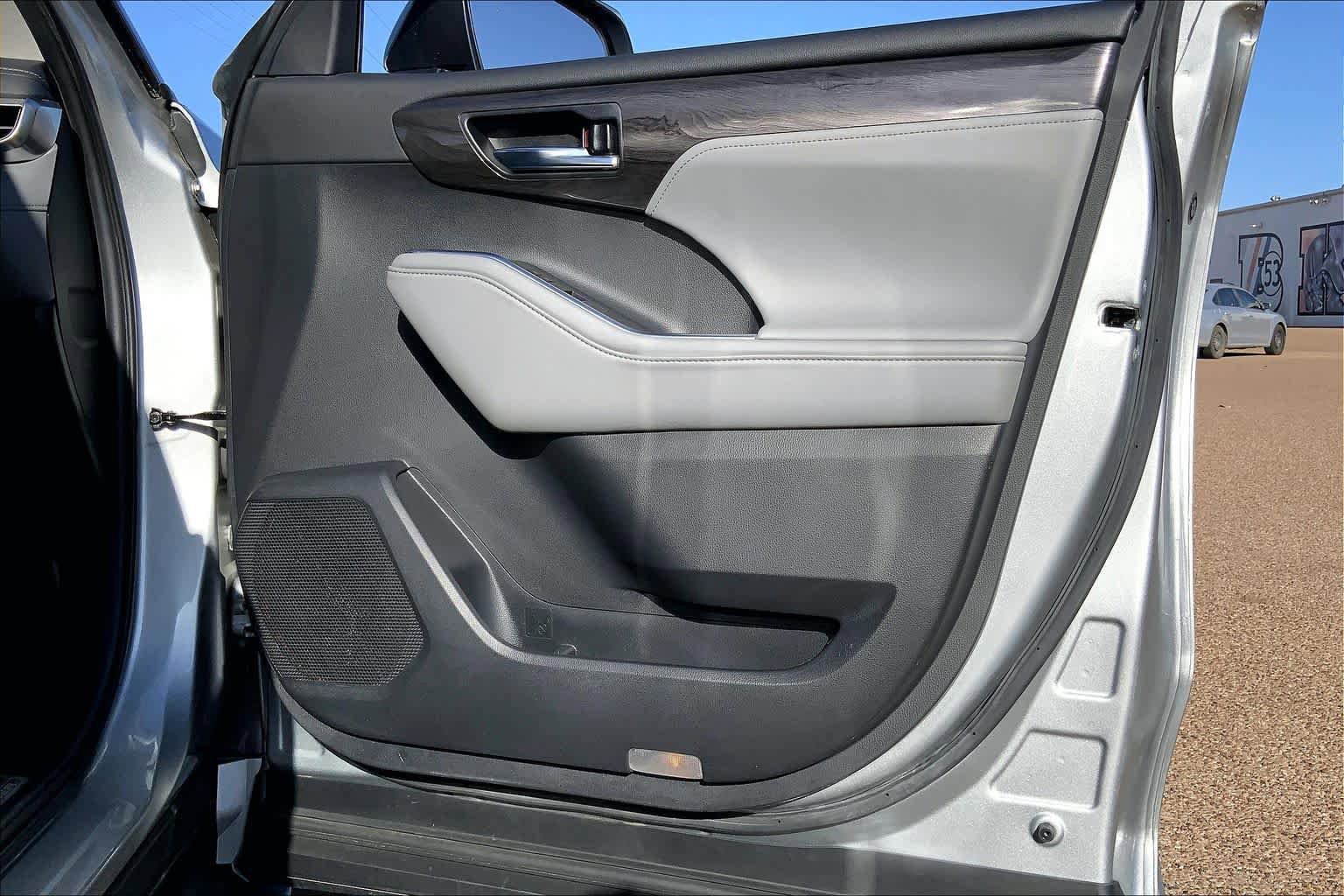 Used 2020 Toyota Highlander Platinum AWD/4WD image 37