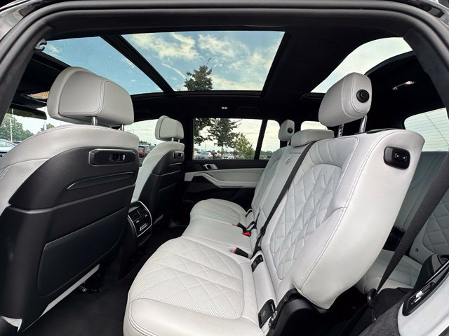 Used 2024 BMW X7 xDrive40i w/ M Sport Package AWD/4WD image 23