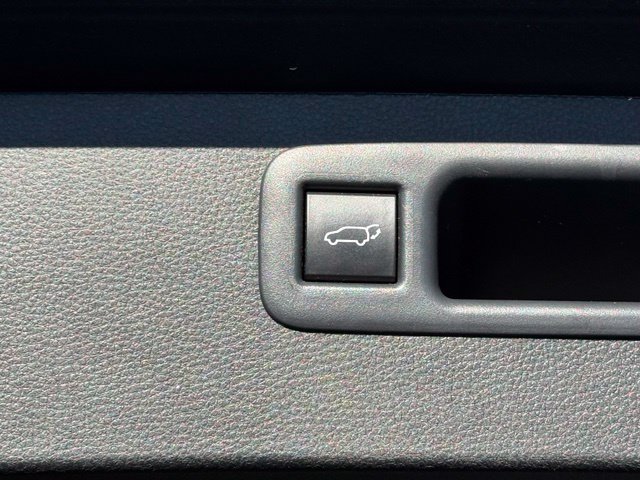 Used 2023 Toyota Highlander XLE FWD image 10