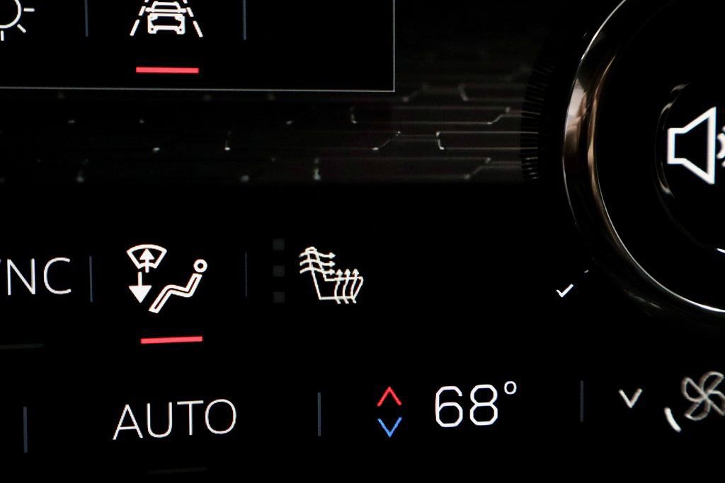 Used 2025 GMC Acadia Elevation image 13