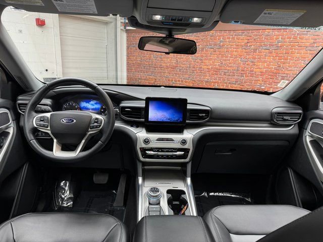 Certified 2022 Ford Explorer XLT w/ Equipment Group 202A image 13