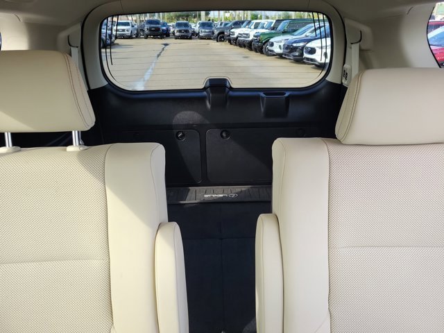 Used 2023 Lexus GX 460 Premium w/ Accessory Package image 17