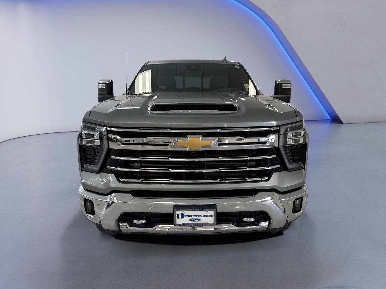 Used 2025 Chevrolet Silverado 2500 LTZ w/ LTZ Premium Package AWD/4WD image 3