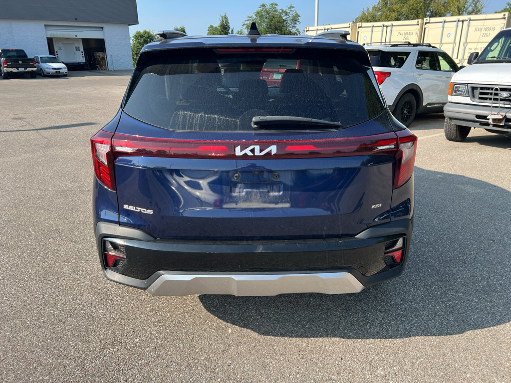 Used 2024 Kia Seltos EX AWD/4WD image 6