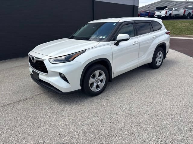 Used 2021 Toyota Highlander LE AWD/4WD image 6