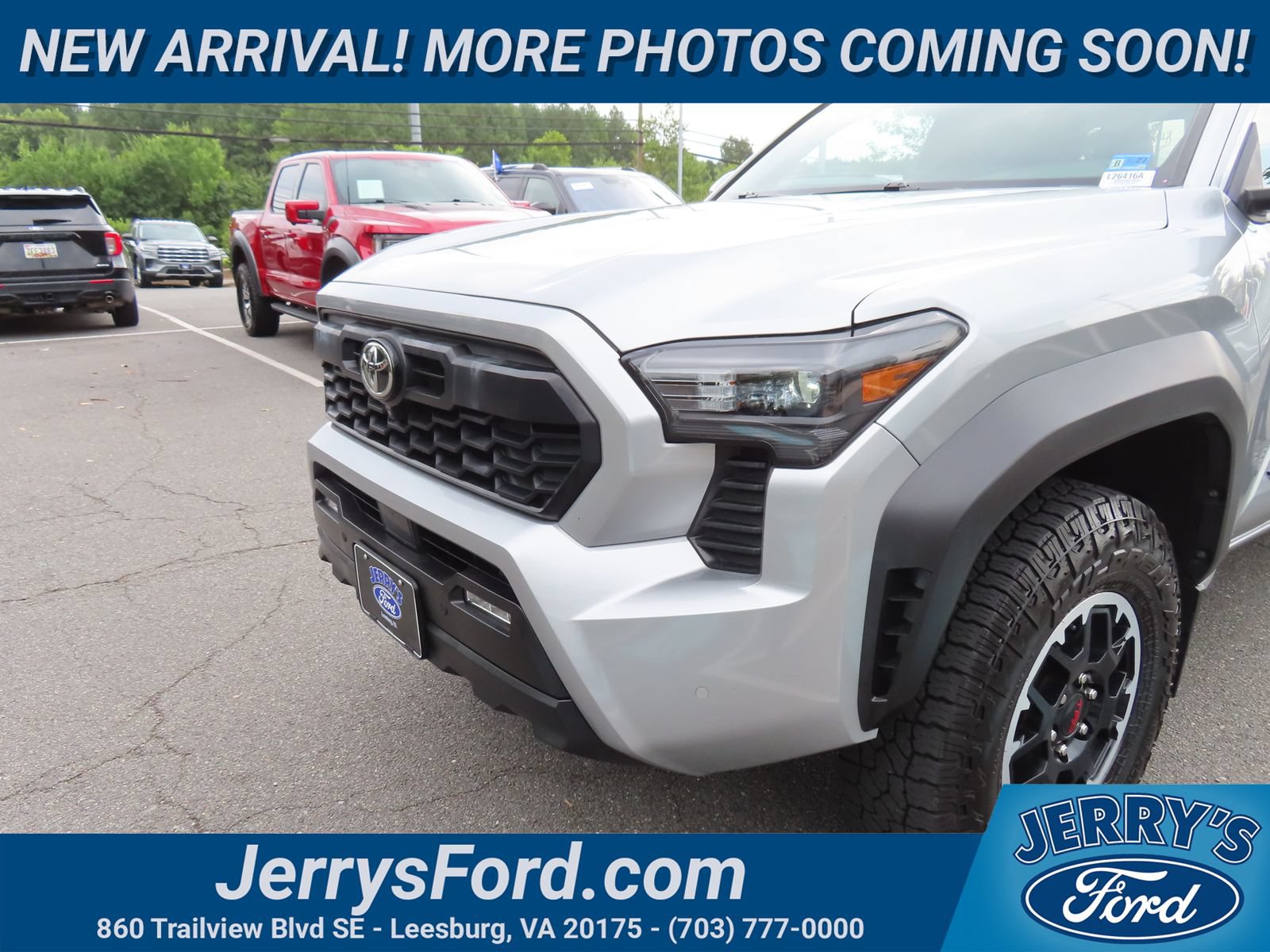 Used 2024 Toyota Tacoma TRD Off-Road w/ TRD Off Road Premium Package AWD/4WD image 9