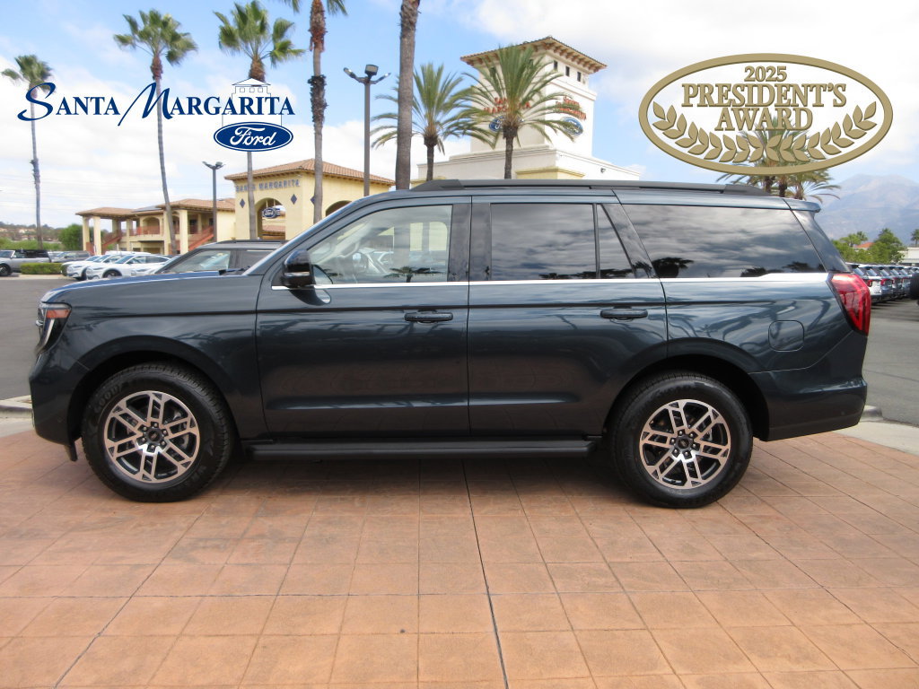 Certified 2025 Ford Expedition Active RWD image 1
