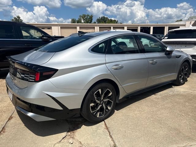Used 2025 Hyundai Sonata SEL FWD image 2