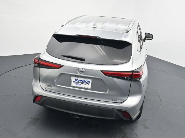 Used 2022 Toyota Highlander XLE AWD/4WD image 29
